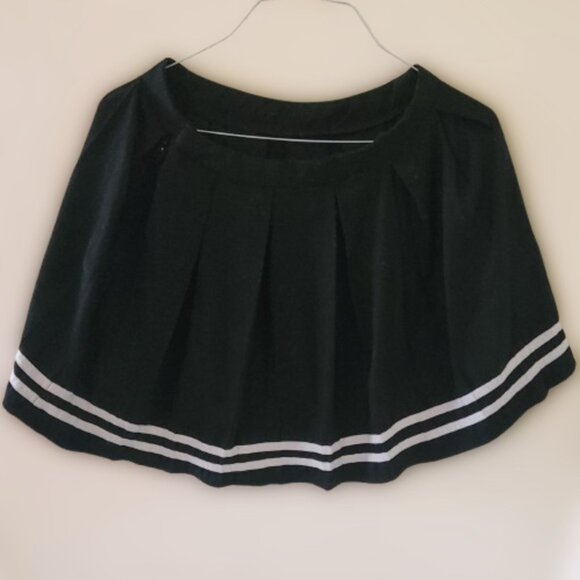 HOT TOPIC Gothic Cheerleader Miniskirt - Picture 1 of 3